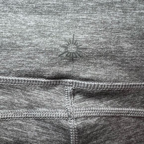 OFFLINE by Aerie Women's The Hugger Bootcut Hi-Rise Leggings Heather Gray Sz XL - Picture 8 of 10